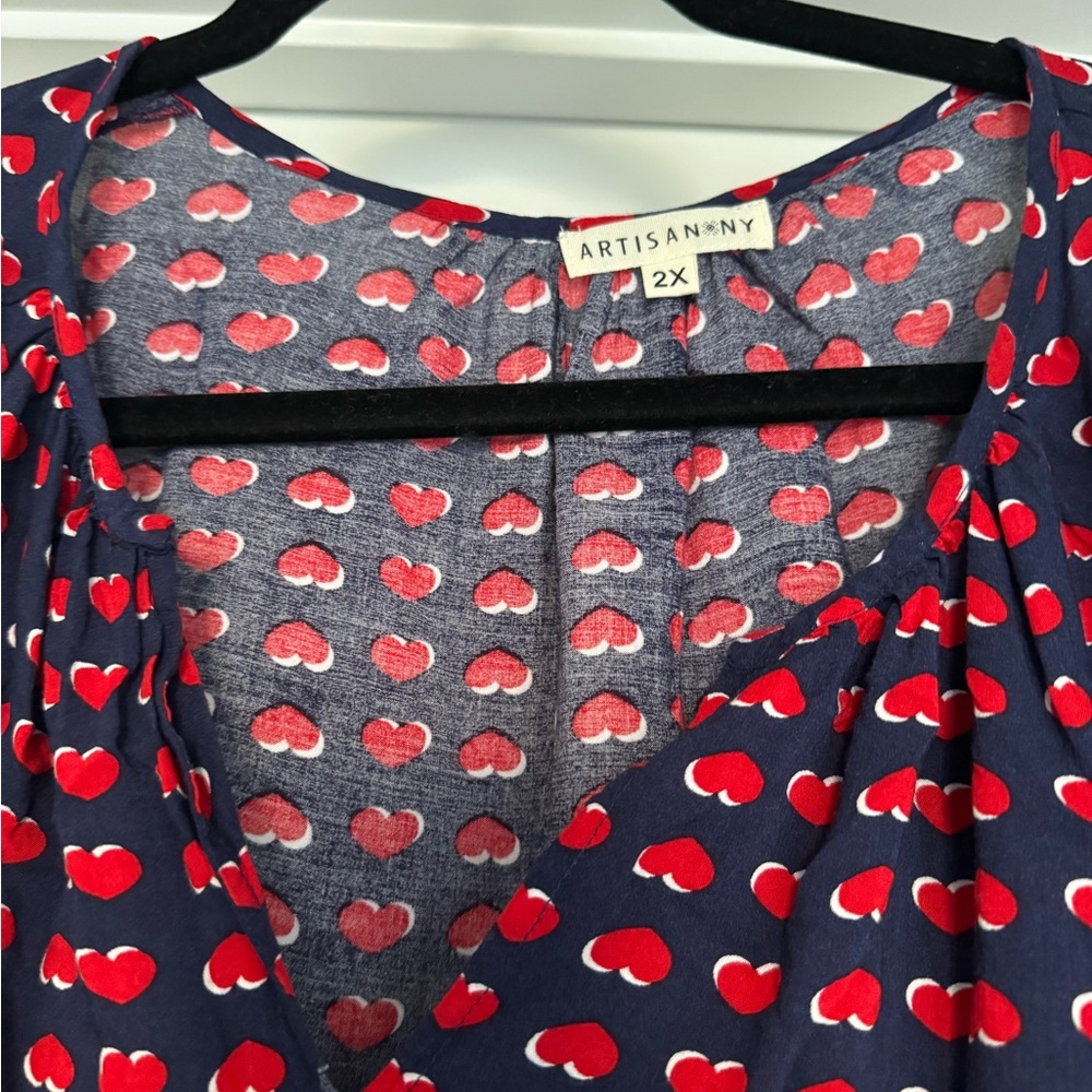 Navy Heart Print Valentine’s Artisan NY Blouse Size 2x - Picture 4 of 4
